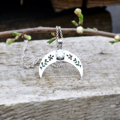 Kwietniowa Lunula z Moissanitem